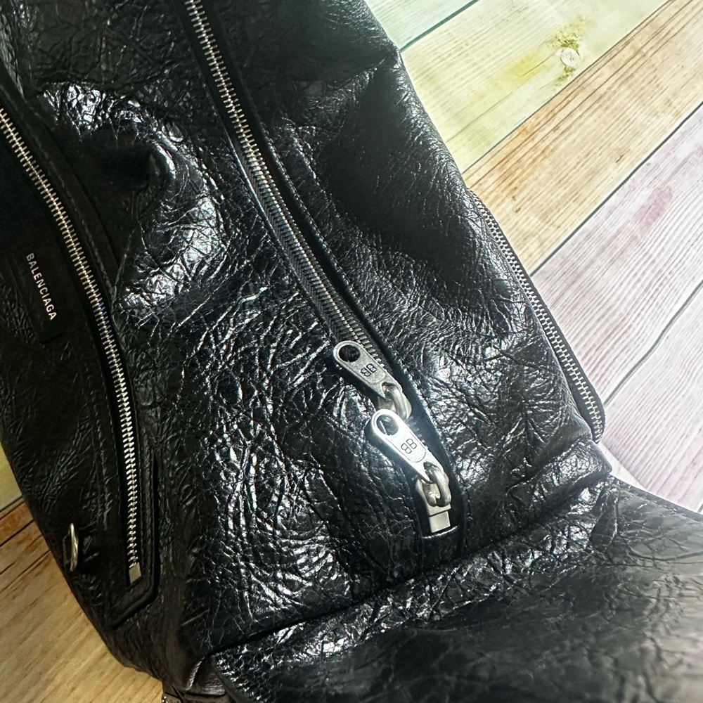 Balenciaga super busy - Picture 4 of 6